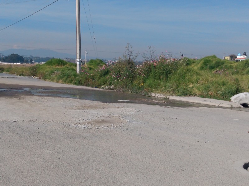 Denuncian vecinos de Almoloya de Juárez, ruptura de drenaje