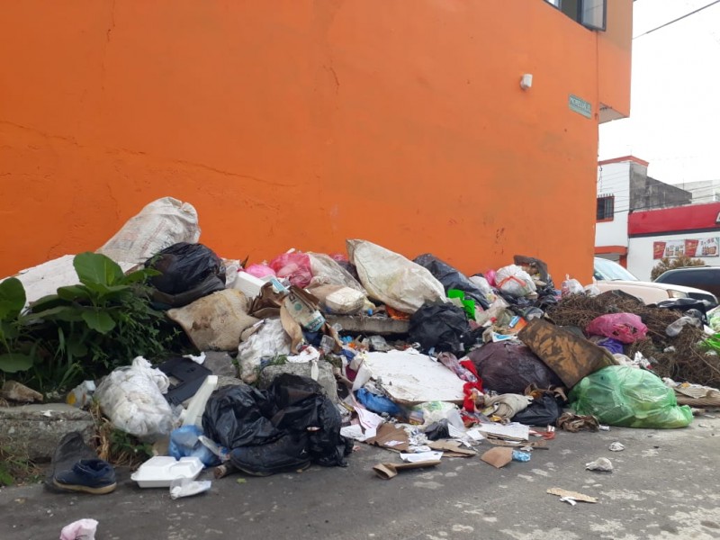 Denuncian vecinos de colonia Centro misión en recolección de desechos