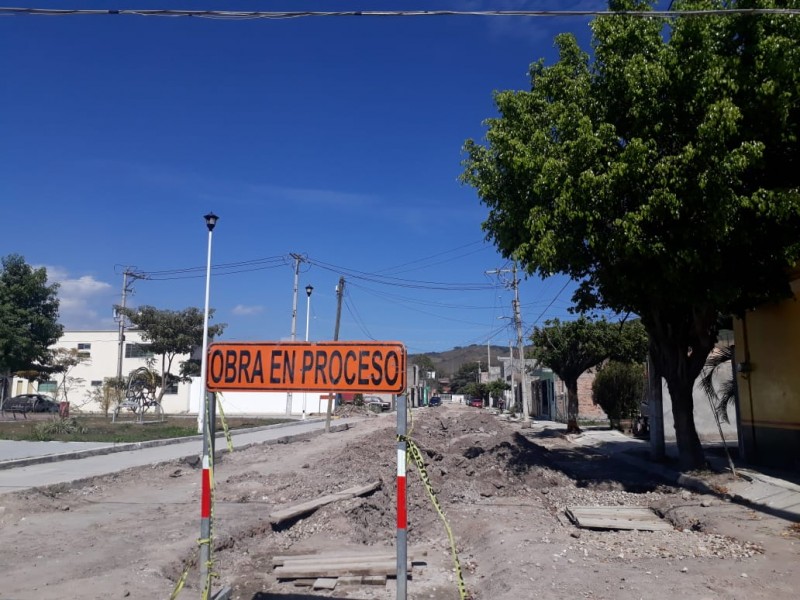 Denuncian vecinos de fraccionamiento jacarandas apertura de zanja