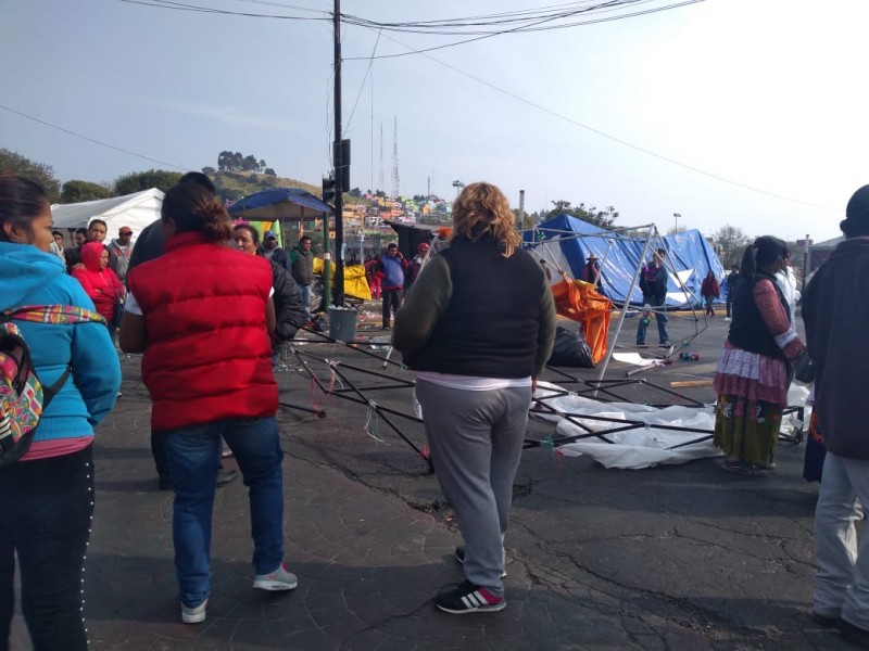 Desalojan a comerciantes en Toluca