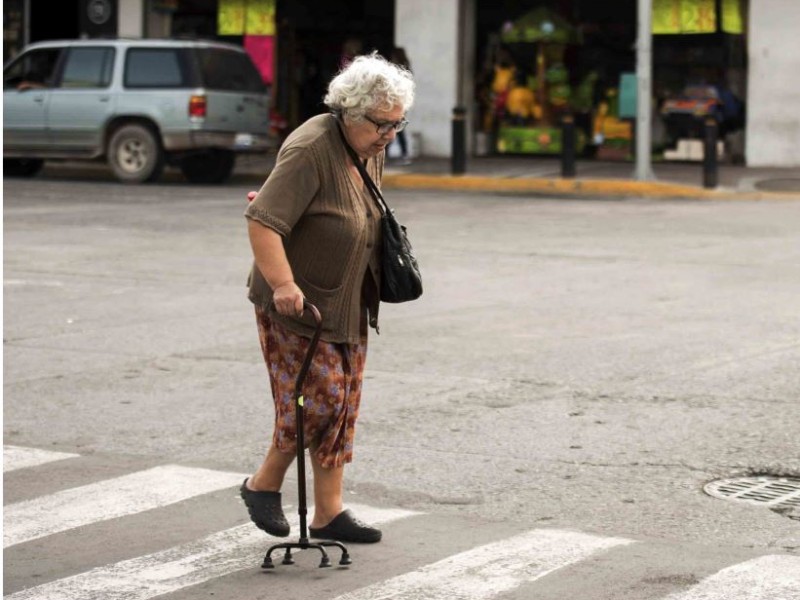 Depositan pensión a adultos mayores y con discapacidad