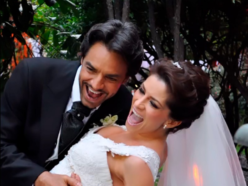 Derbez y Alessandra celebra su aniversario de bodas