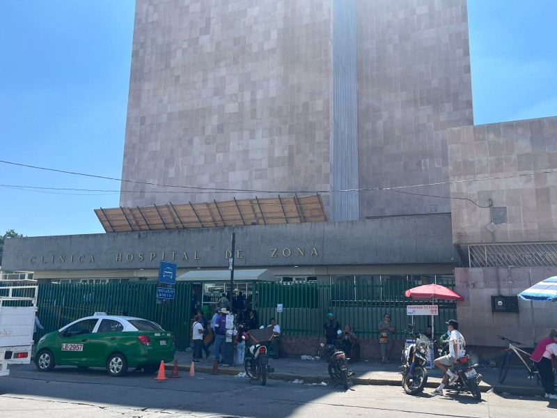 Derechohabientes agradecen abasto de medicamentos en clínicas del IMSS