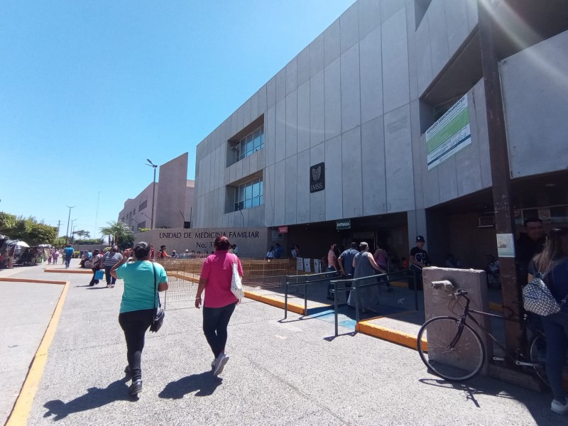 Derechohabientes del IMSS esperan hasta 8 meses citas con especialistas