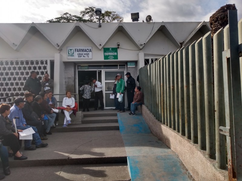 Derechohabientes del IMSS señalan que pandemia agudizó falta de medicamentos