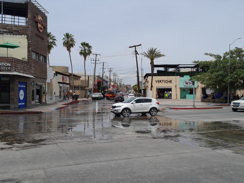 Reportan derrame de aguas negras en Avenida Morelos