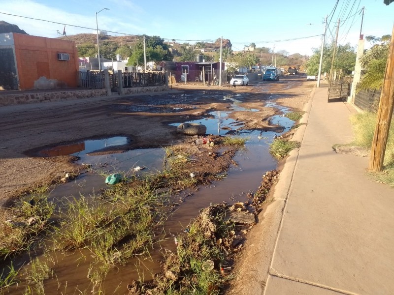 Derrames de agua desde hace 10 años en Bicentenario