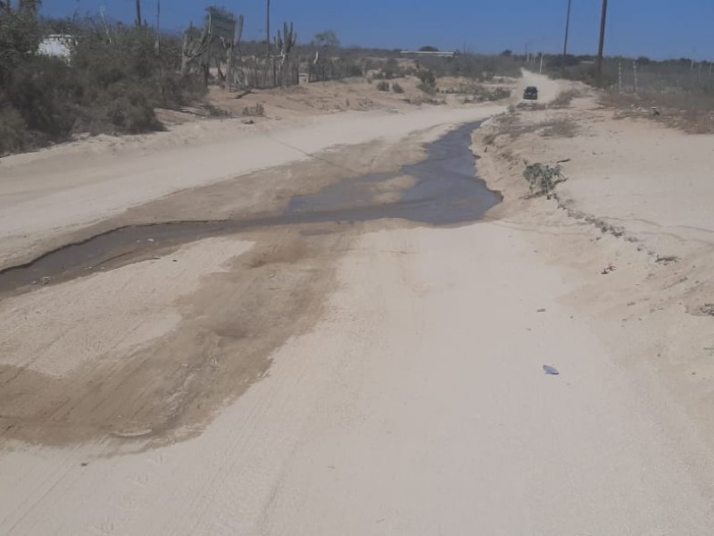 Derrames de aguas negras un constante problema en Zacatal