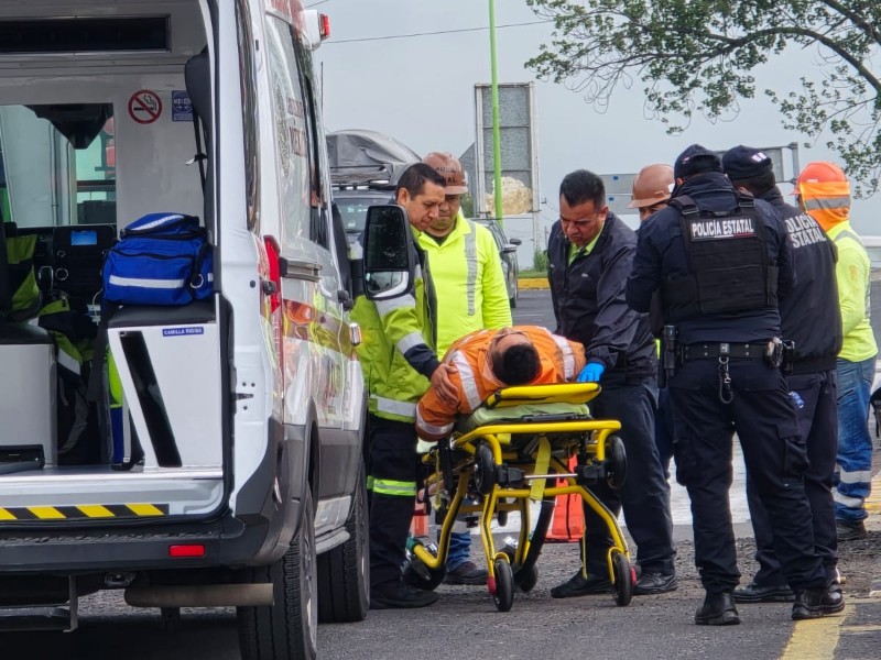 Derrapó motociclista al cruzar caseta 