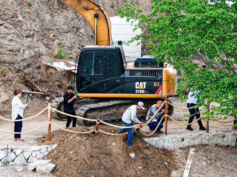 Derriban muro construido ilegalmente en playa de Sayulita