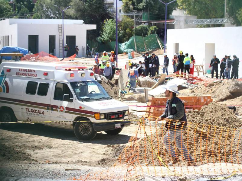 Derrumbe en Tlaxcala sepulta obreros en obra de Ciudad de la Inclusión