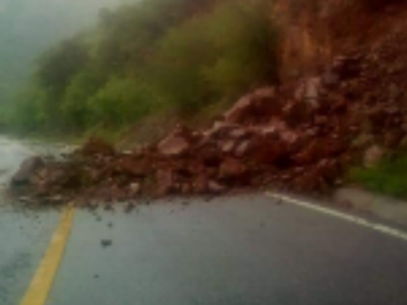 Derrumbes sobre la Carretera Federal 190 Oaxaca-Istmo