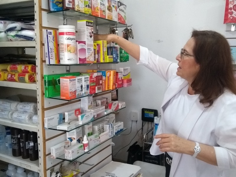 Desabasto de gel antibacterial y cubrebocas reportan farmacias