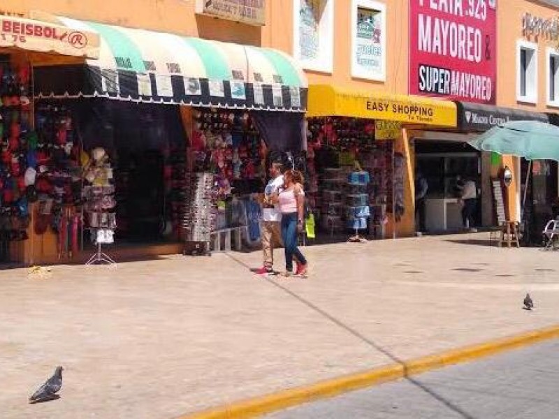 Desacatan comercios cierres en fin de semana