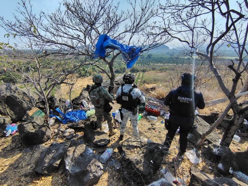 Desactivan 15 artefactos explosivos y campamento