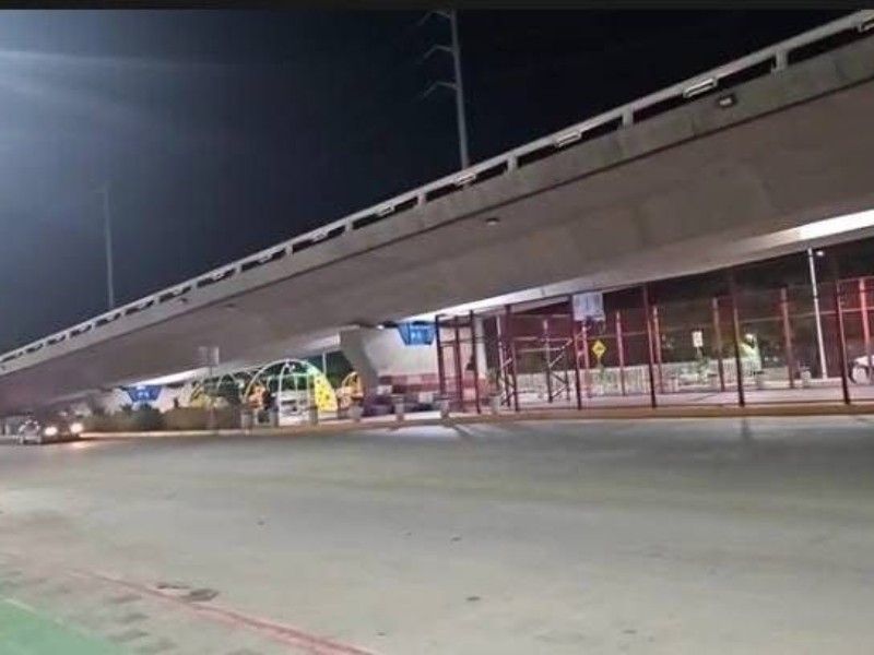 Desalojan a migrantes de puente frente a Torre Chiapas
