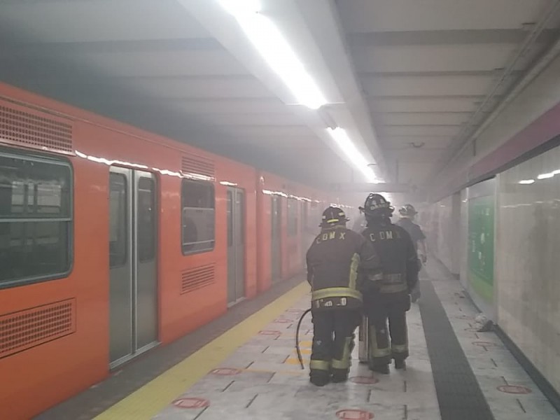 Video: Desalojan a usuarios de la Línea 1 del Metro