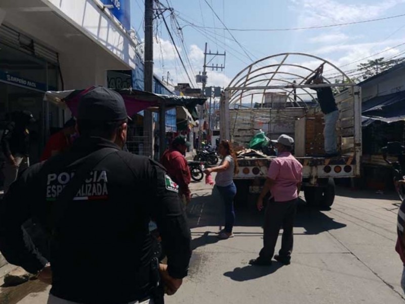 Desalojan a vendedores ambulantes en San Andrés Larráinzar