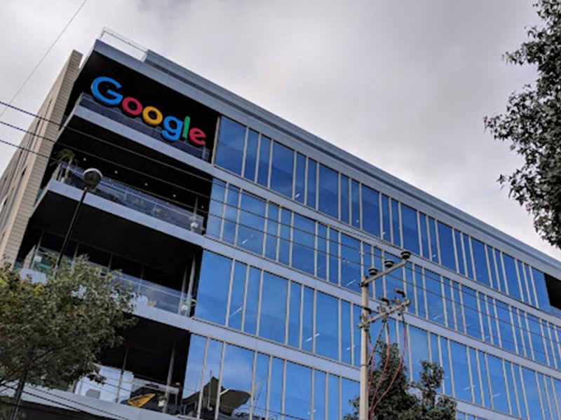 Desalojan oficinas de Google en CDMX por amenaza de bomba