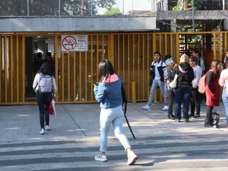 Desalojan Prepa 5 por falsa amenaza de bomba