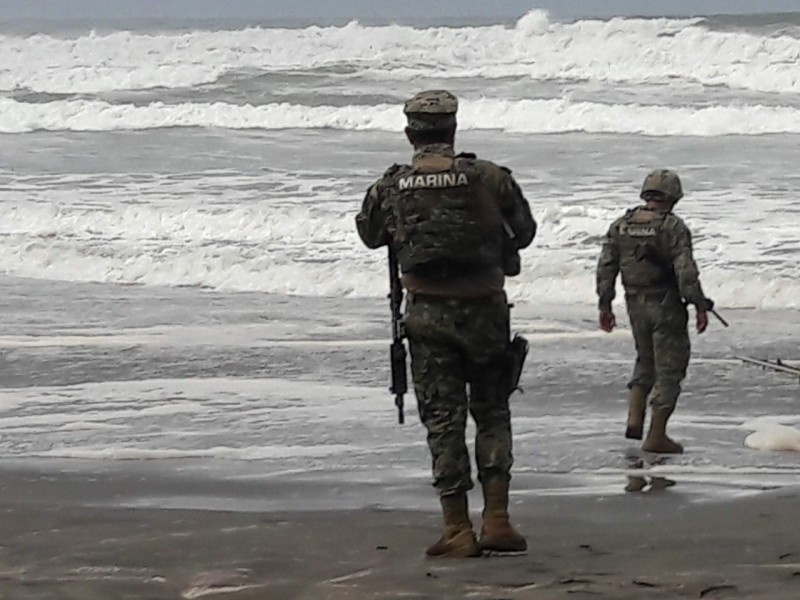 Desaparecen dos menores en mar abierto de Playa Azul