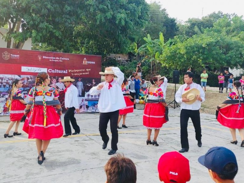 Desarrollan presentaciones artísticas en colonias y comunidades de Tuxpan