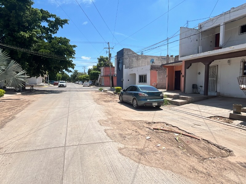 Abandona Obras Públicas de Guasave a la calle Venustiano Carranza