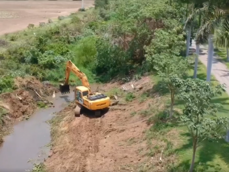 Desazolvan cuerpos de agua en Bahía de Banderas