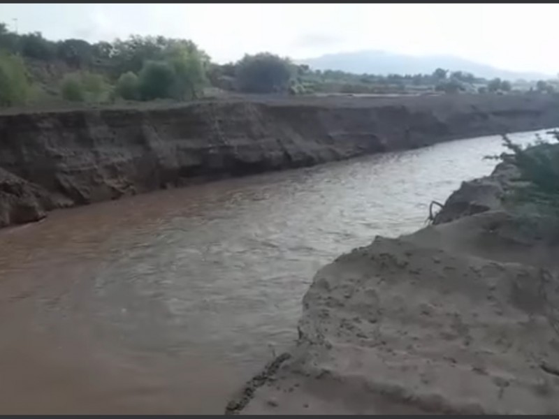 Desazolvan río desatendido 20 años en Acaponeta para evitar inundaciones