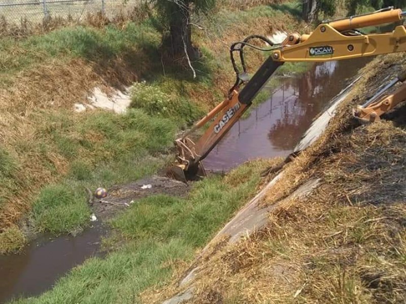Desazolvan ríos en Mexicalzingo para evitar inundaciones