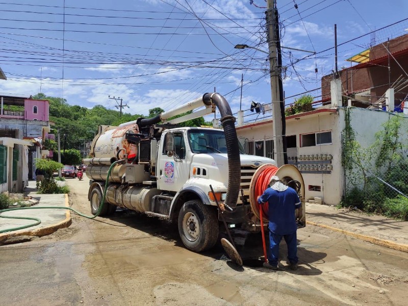 Desazolve en Huatulco previene inundaciones y protege a familias locales