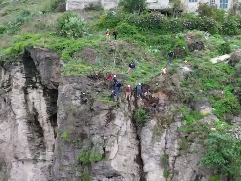 Desbastan cerro para evitar tragedia en Tlalnepantla