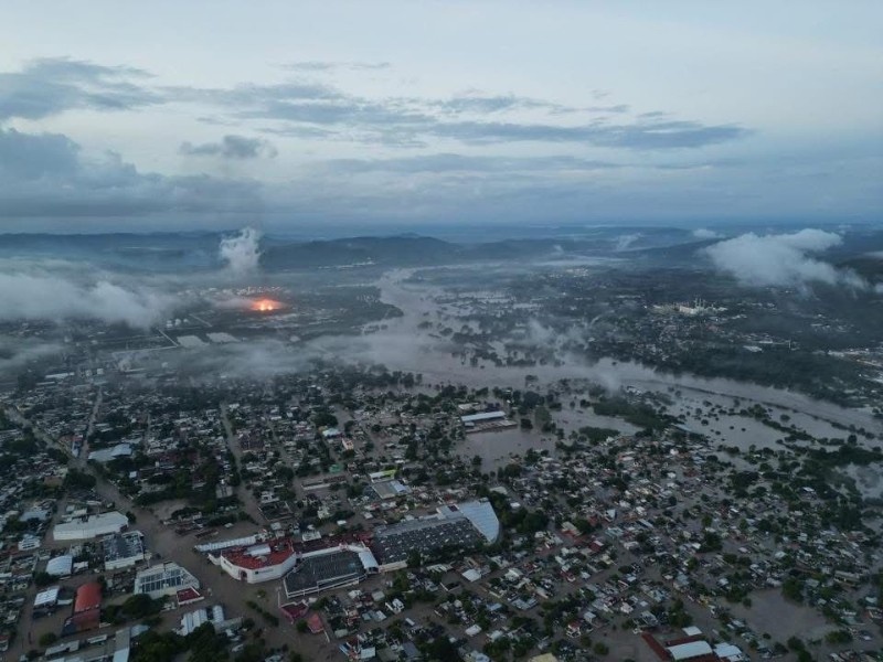 Desborda el río Cazones e inunda colonias de Poza Rica