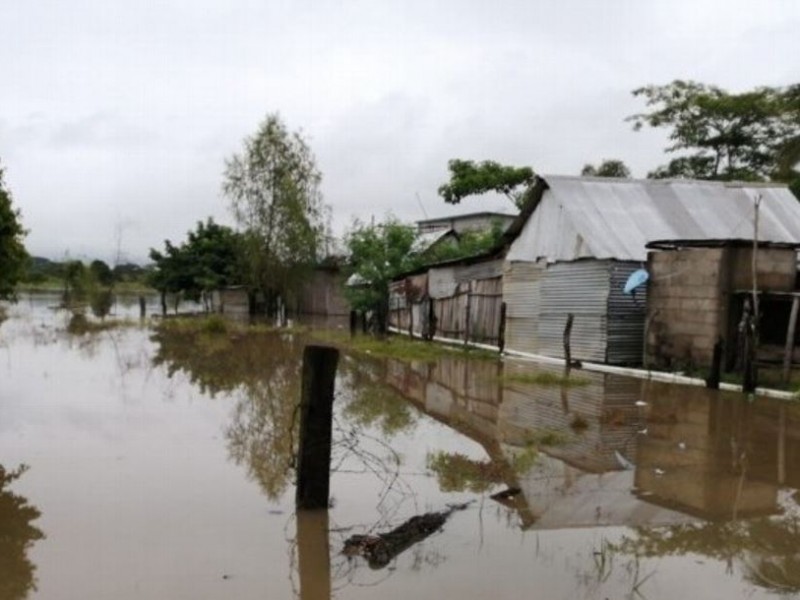 Desborda río Coatzacoalcos y afecta comunidades de Jesús Carranza