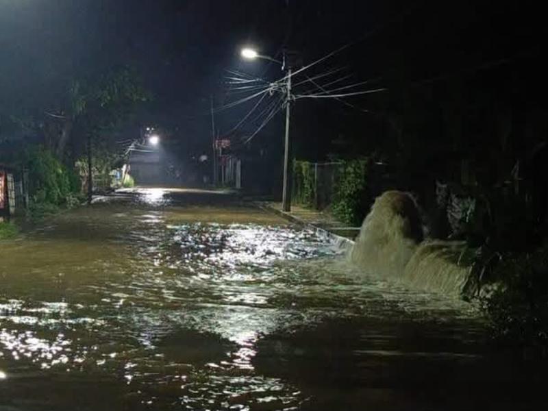 Desbordamiento de arroyos y drenes pluviales dejan inundaciones en Catazajá