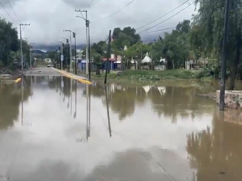 Desbordamiento del río Atoyac provoca cierre vial hacia Angelópolis