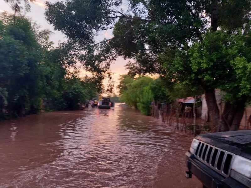 Desborde del dren inunda Tabelojeca