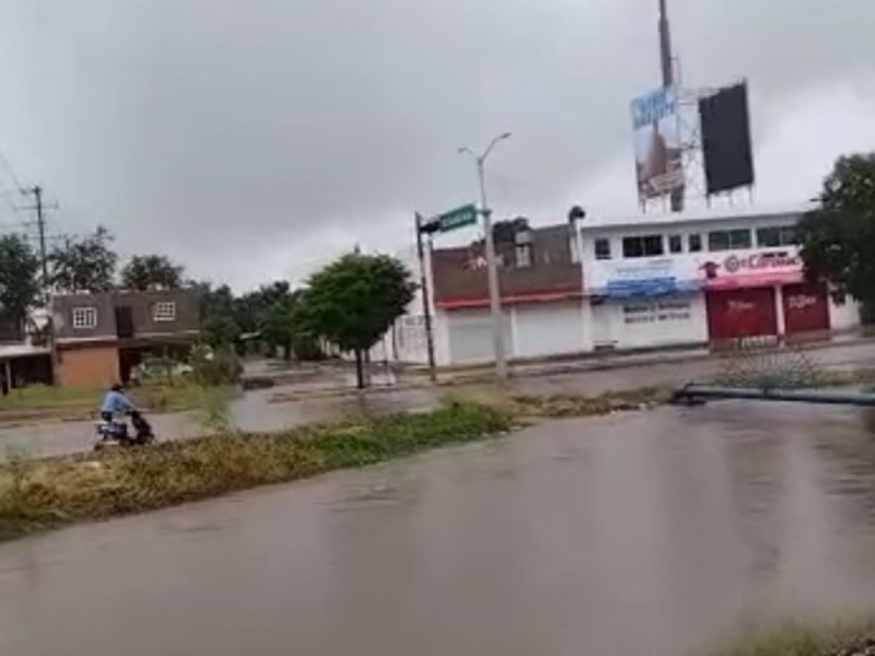 Desborde del dren Juárez inunda colonias aledañas