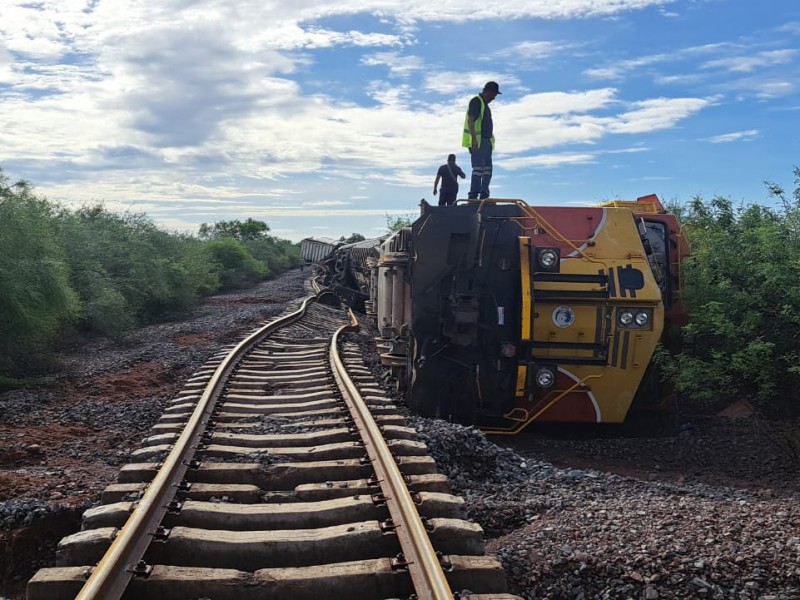 Descarrila tren de carga en Sinaloa; hay tres heridos