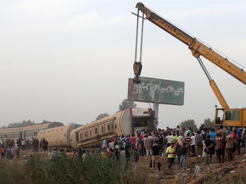 Descarrila tren en Egipto, al menos 11 muertos