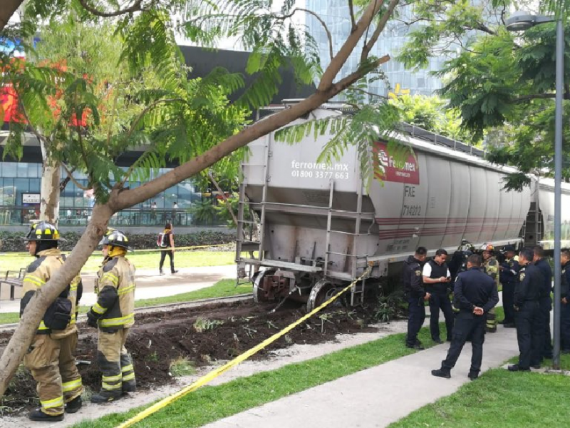 Descarrila vagón de tren de carga en Polanco