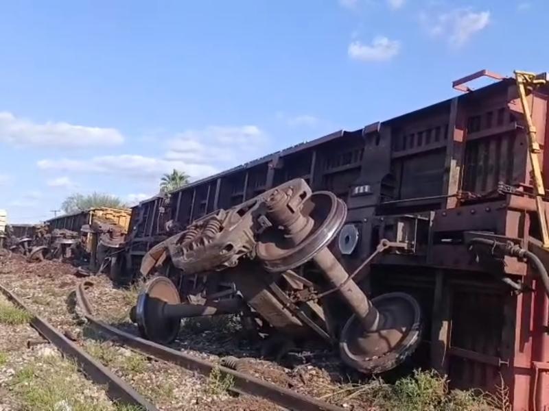 Descarrilan 15 vagones de tren en Lerdo; solo daños materiales