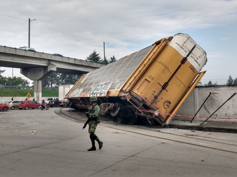 Descarrilan tres vagones del tren en Toluca