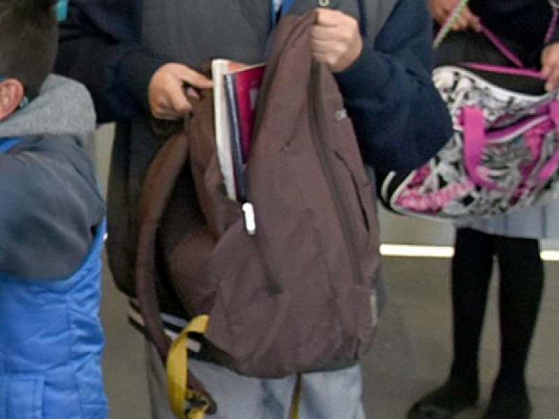 Descarta Gobernador revisión de mochilas en escuelas jaliscienses