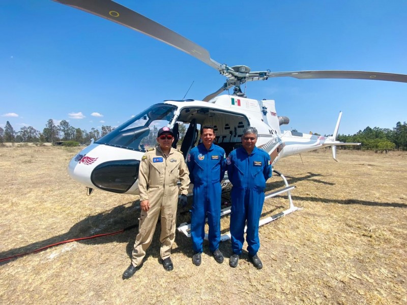Descompuestos 2 de 5 helicóptero del gobierno del estado