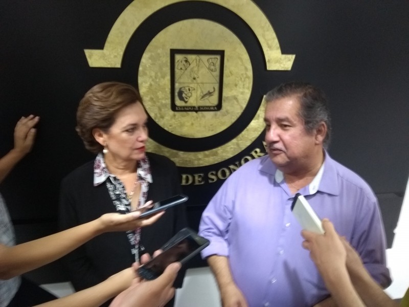 Desconocen renuncia de Andrade