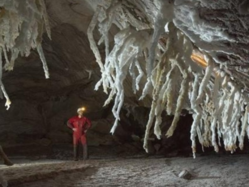 Descubren cueva de sal más grande del mundo