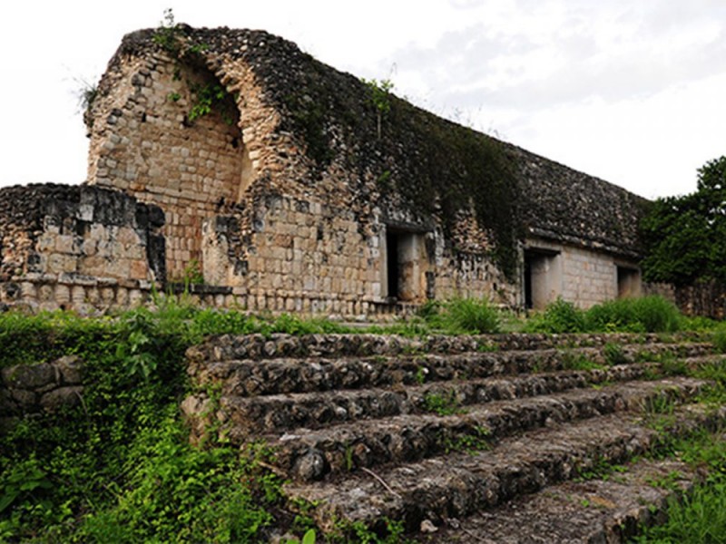 Descubren ofrenda de cuchillos prehispánicos en Yucatán