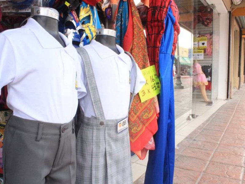 Desde 2021, se mantienen precios de uniformes escolares