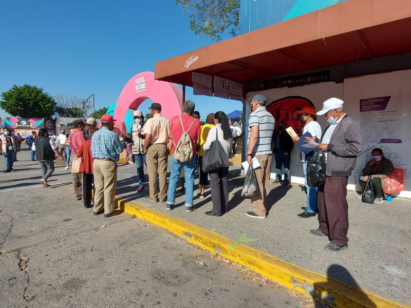 Desde anoche hay largas filas en el Auditorio Benito Juárez